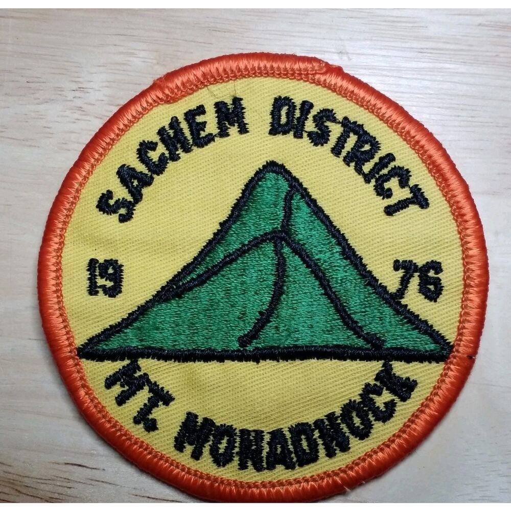 Boy Scouts Sachem District Mt. Monadnock 1976 Patch Round Orange Border